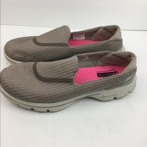 Skechers slip on shoes sz 9